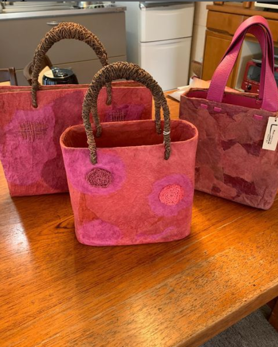 ピンク色の和紙バッグ